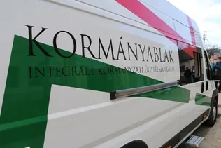 Kormányablak busz Bakonybélben borítóképe