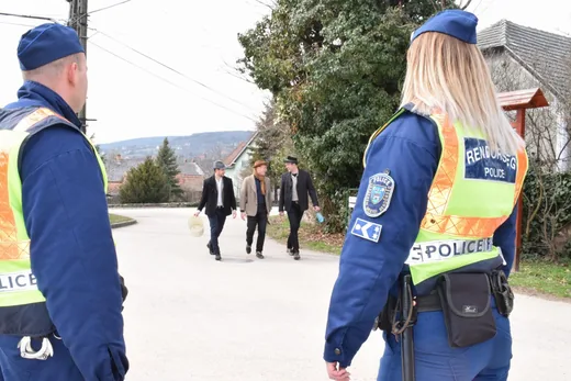 'Mondj négy NEM-et az ittas vezetésre!' cikk borítóképe