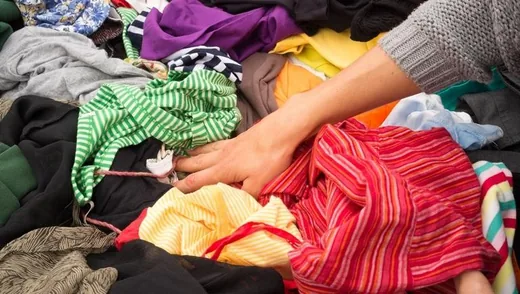 'Vöröskeresztes adománybolt' cikk borítóképe