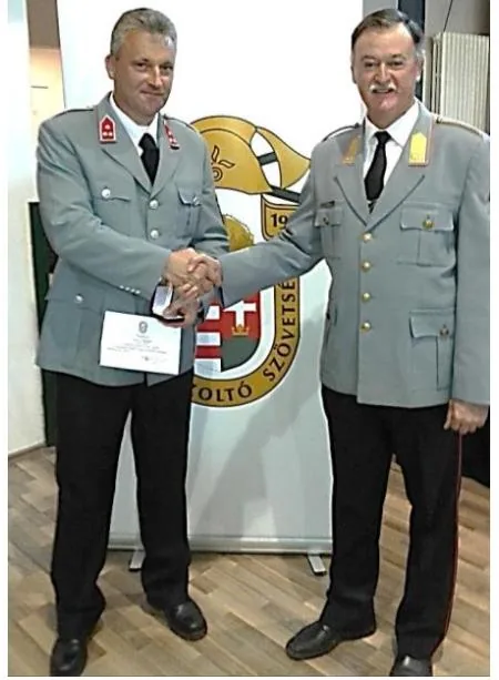 'Gratulálunk a parancsnokunknak!' cikk borítóképe