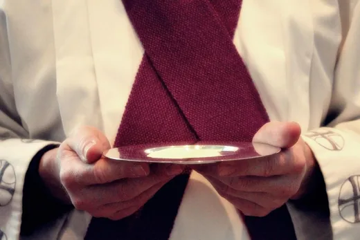 'Ünnepi liturgia' cikk borítóképe