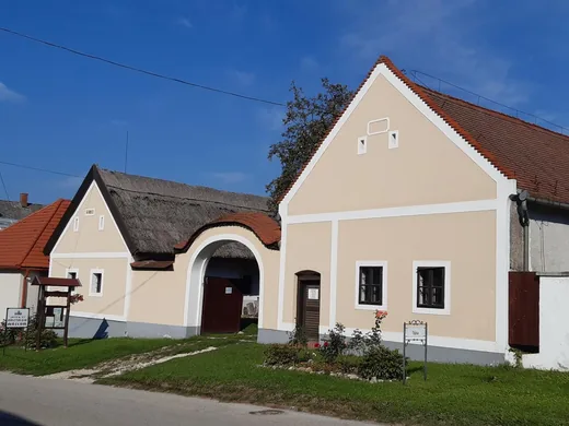 'A Bakonybéli Tájház nyitvatartása' cikk borítóképe