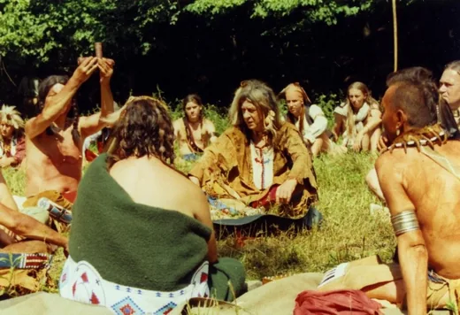 'Indiánosdi néprajzi tudásháttérrel Ifjúkori játékból életforma BAKONYBÉL ' cikk borítóképe