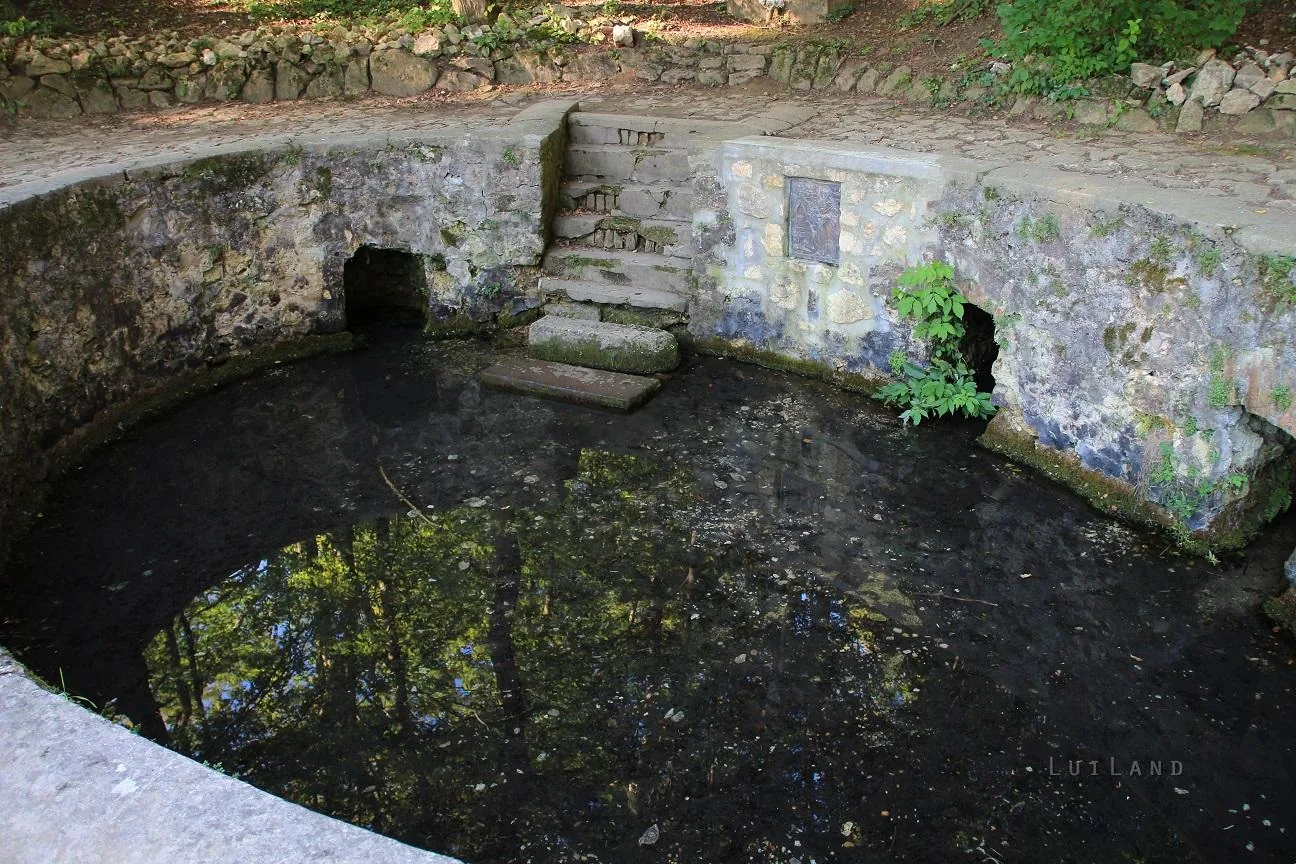 Szent-kút (Borostyán-kút)