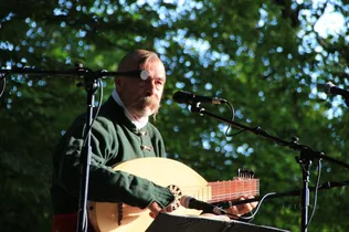 Énekmondók, dalosok idézték Cseh Tamás emlékét borítóképe