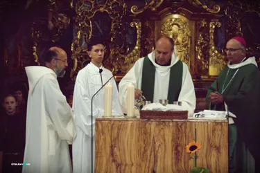 Megújulás utáni első Hálaadó Szentmise